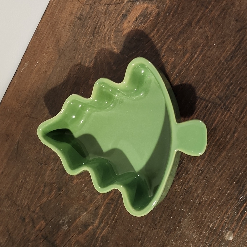 Stonewall. Green Christmas Tree Dish.